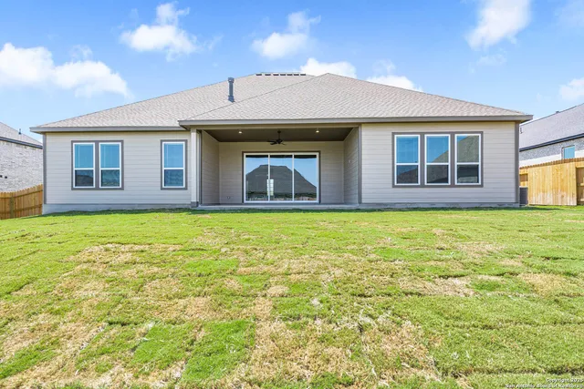 $635,900 | 322 Lawrence Drive, Castroville, TX 78009