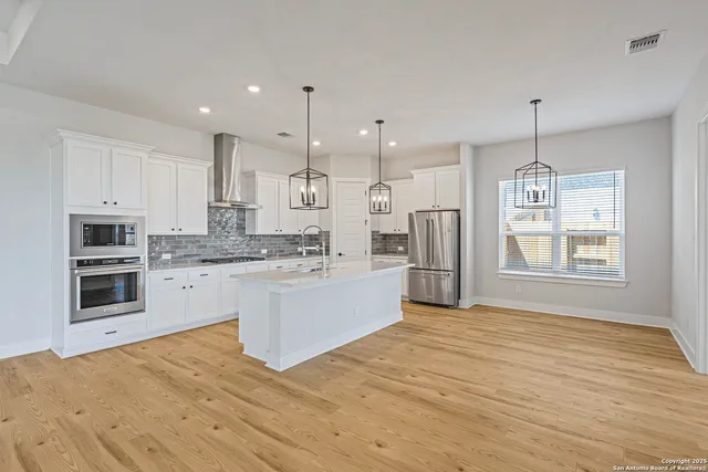 $635,900 | 322 Lawrence Drive, Castroville, TX 78009