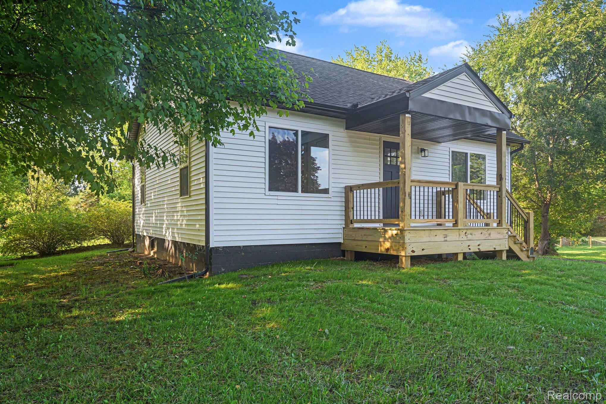 2280 Bowers Road Lapeer, MI 48446 - Photo 3 of 29 003_file_4326.jpg