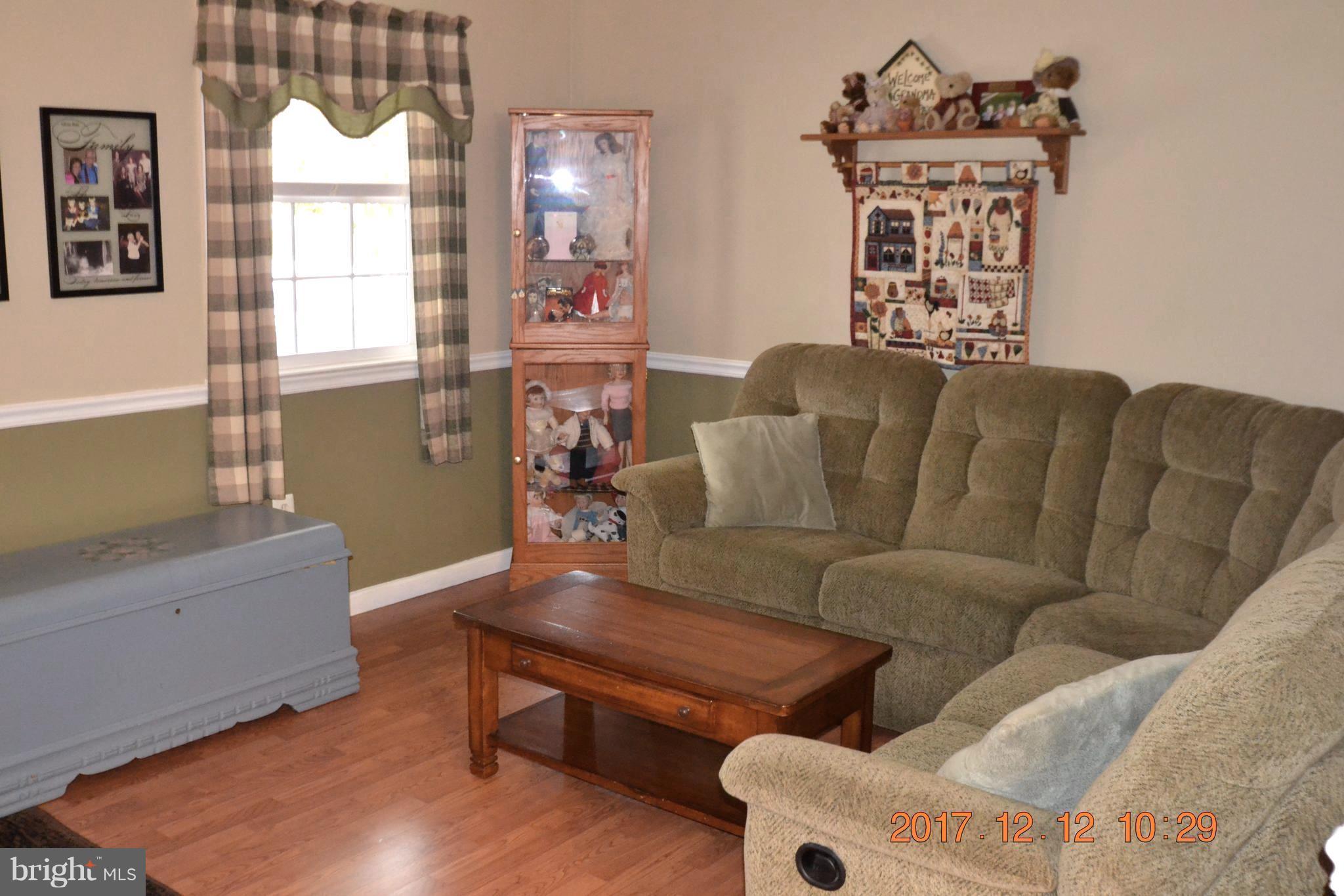45 Wengate Road Owings Mills, MD 21117 - Photo 4 of 27 Living Room