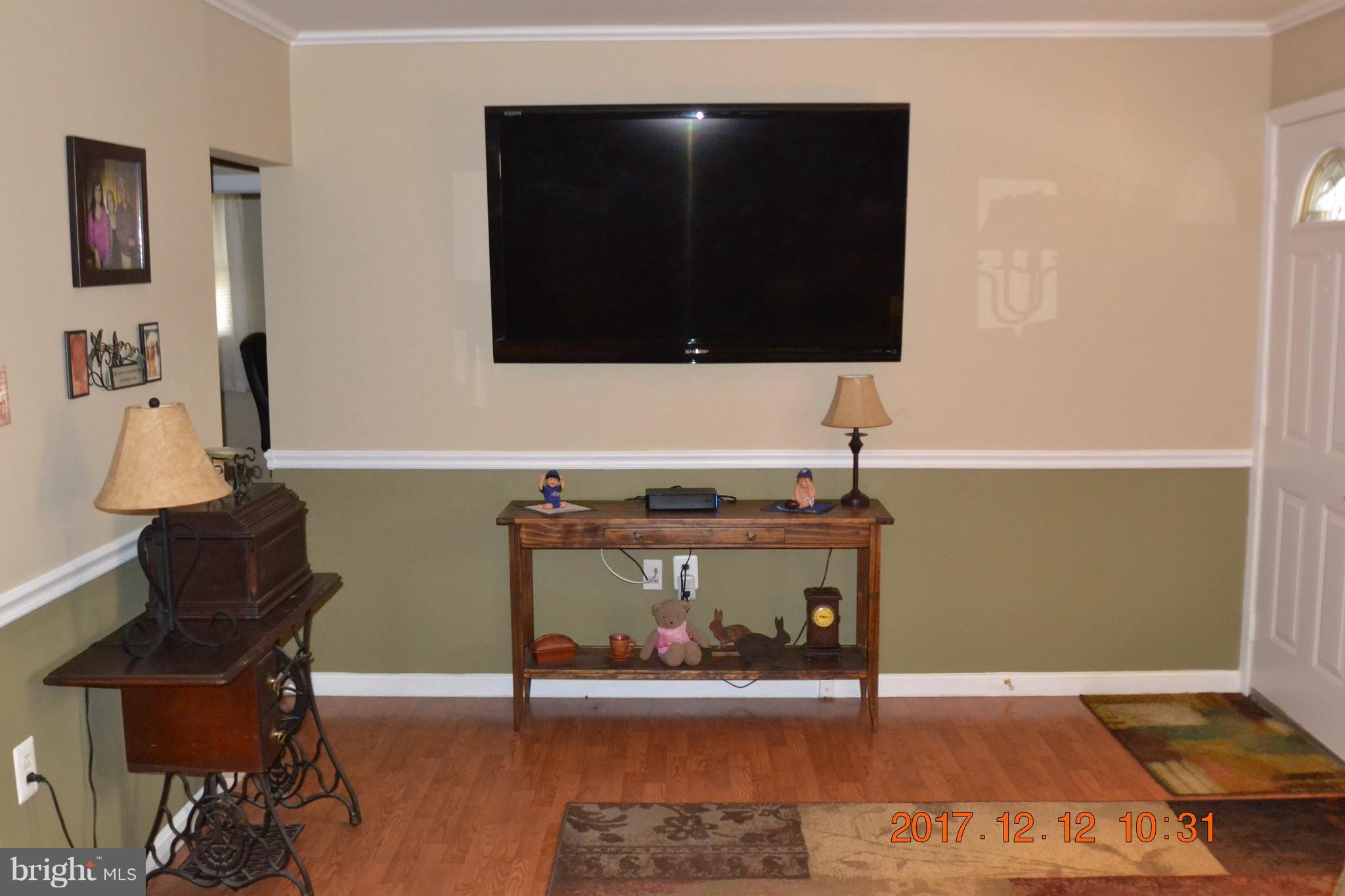 45 Wengate Road Owings Mills, MD 21117 - Photo 5 of 27 Entry to Living Room