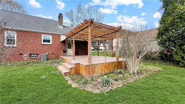 $259,900 | 17 West Oakwood Way, New Castle, PA 16105