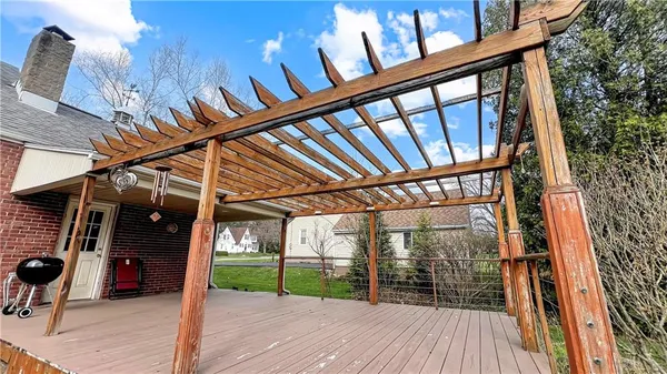 $259,900 | 17 West Oakwood Way, New Castle, PA 16105