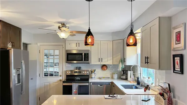 $259,900 | 17 West Oakwood Way, New Castle, PA 16105