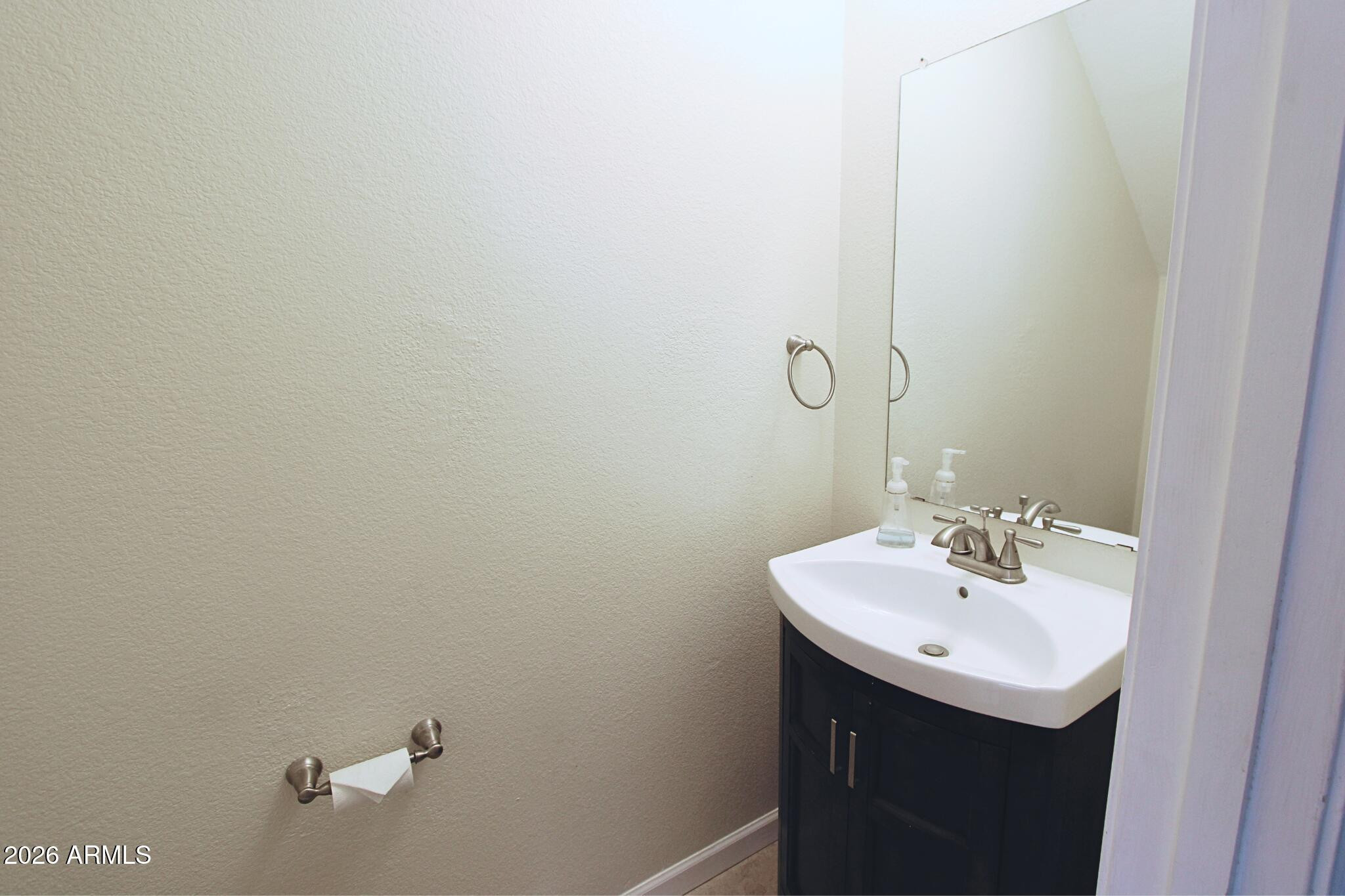 1250 South Palm Street Gilbert, AZ 85296 - Photo 16 of 33 a bathroom with a sink and mirror