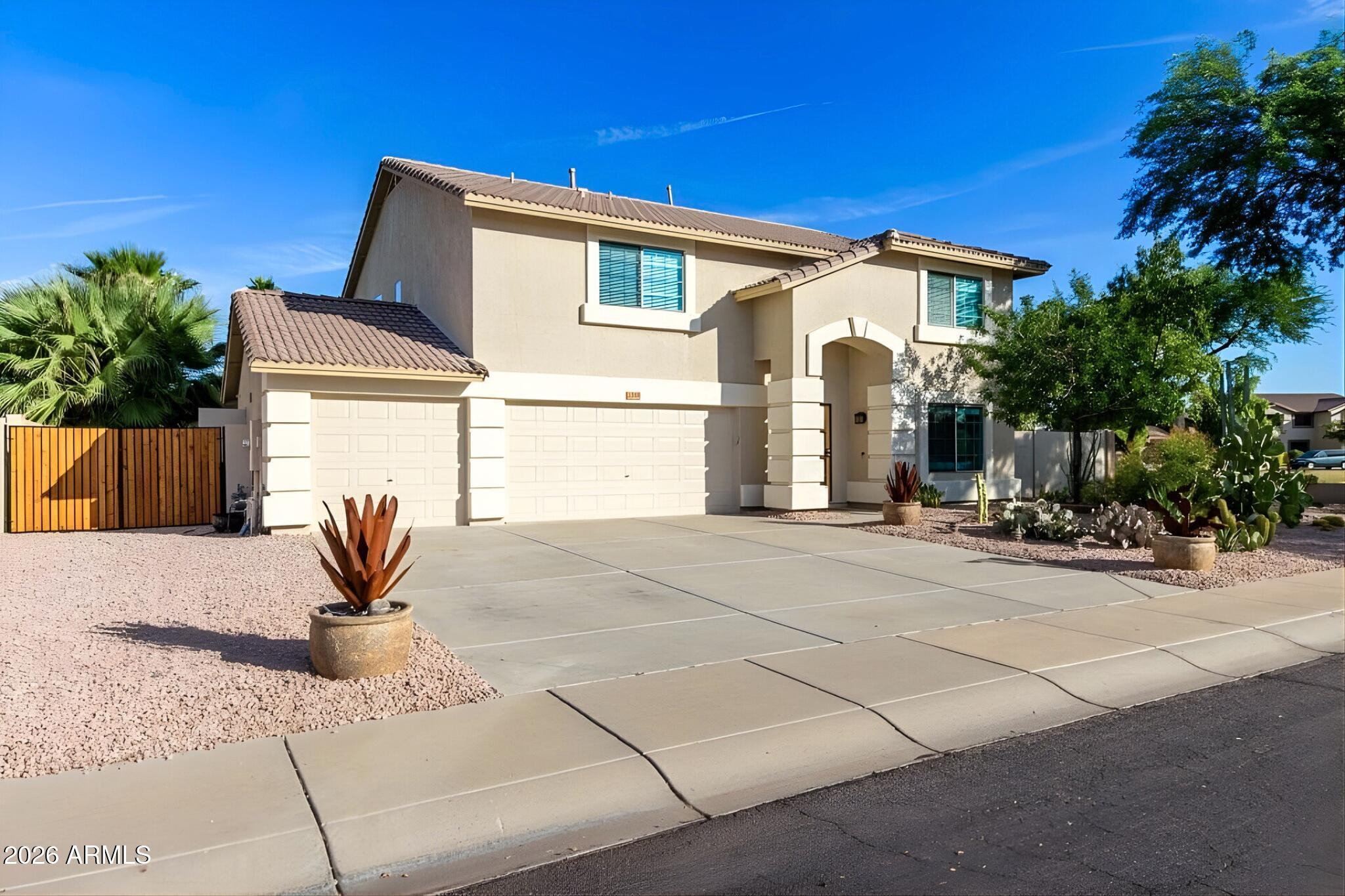 1250 South Palm Street Gilbert, AZ 85296 - Photo 2 of 33 a view of a house with backyard and a tree