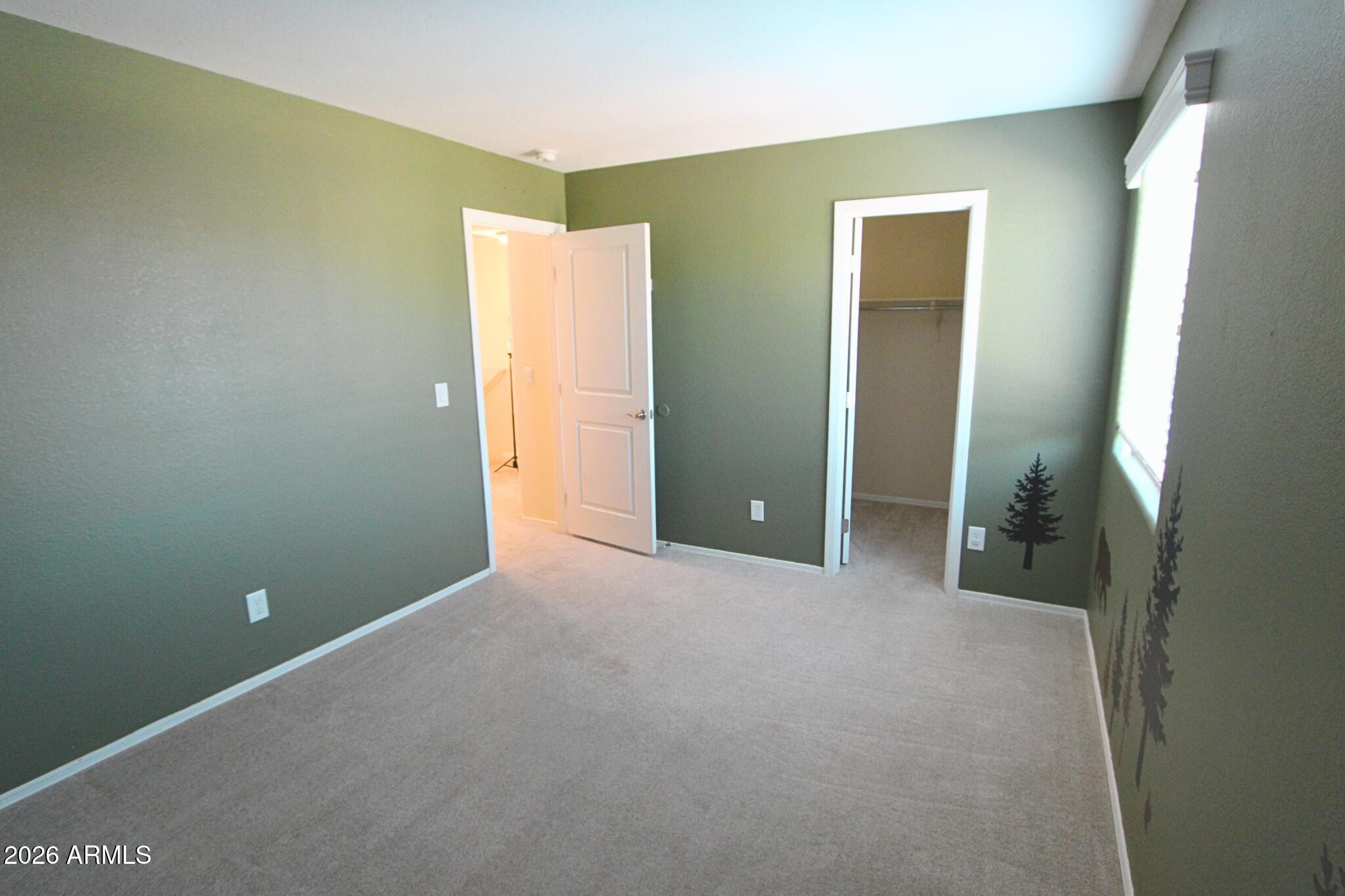 1250 South Palm Street Gilbert, AZ 85296 - Photo 30 of 33 an empty room with closet and mirror