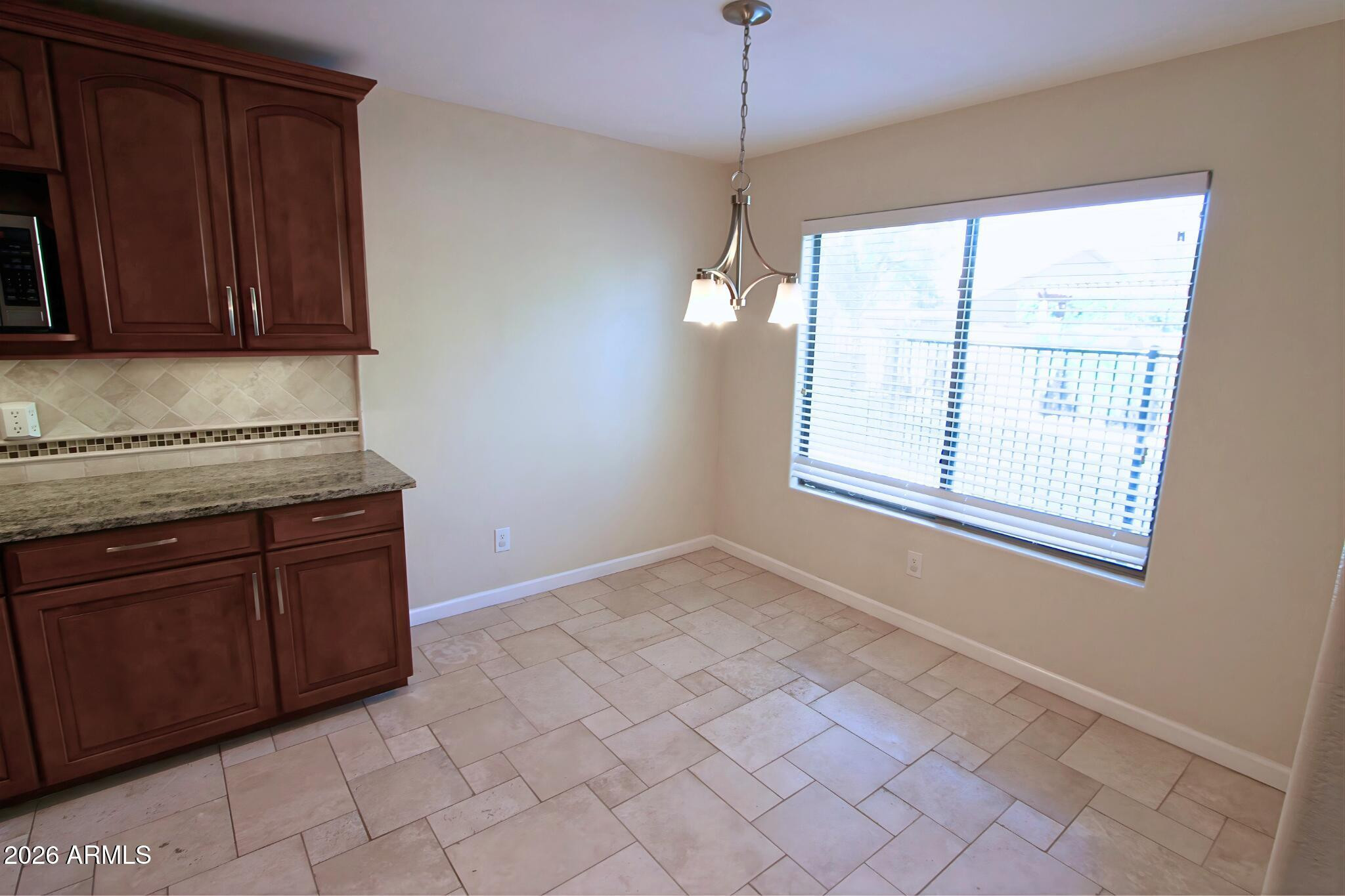1250 South Palm Street Gilbert, AZ 85296 - Photo 10 of 33 a view of an empty room with a window