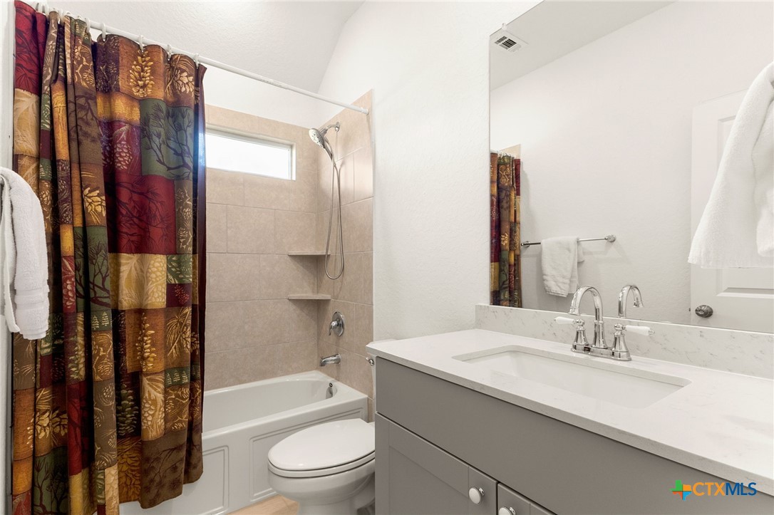 8935 Rancher Place Seguin, TX 78155 - Photo 15 of 32 second bath