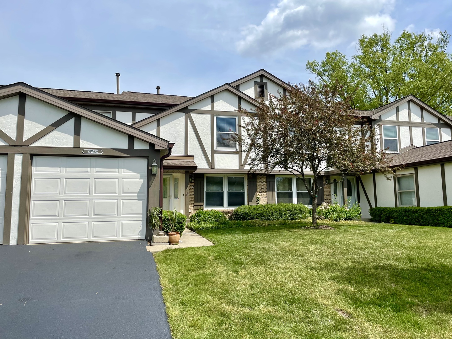 27W328 Providence Lane Winfield, IL 60190 - Photo 1 of 15