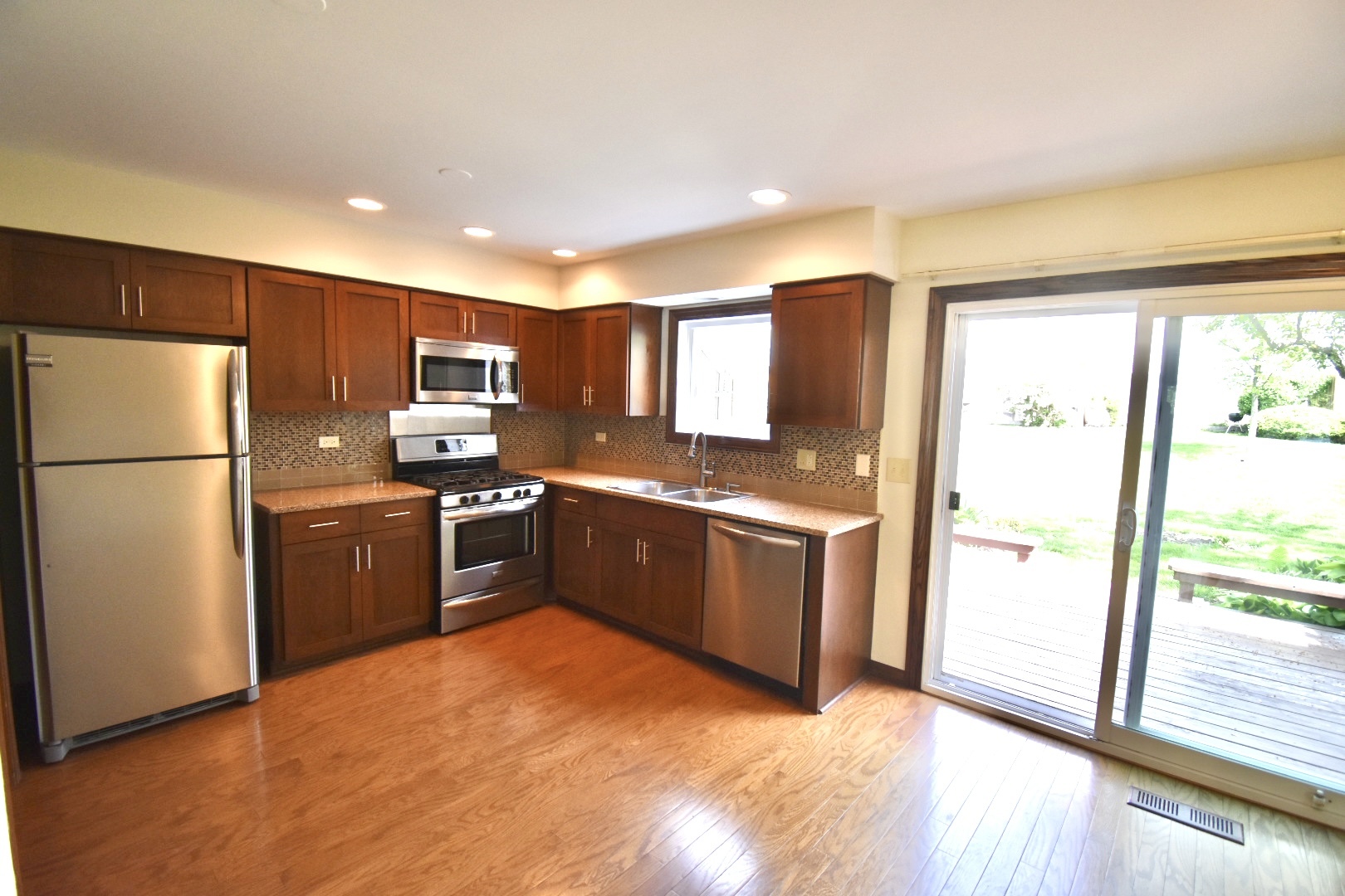 27W328 Providence Lane Winfield, IL 60190 - Photo 2 of 15