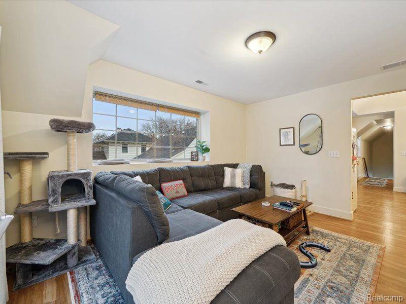 866 Rivard Boulevard Grosse Pointe, MI 48230 - Photo 31 of 53
