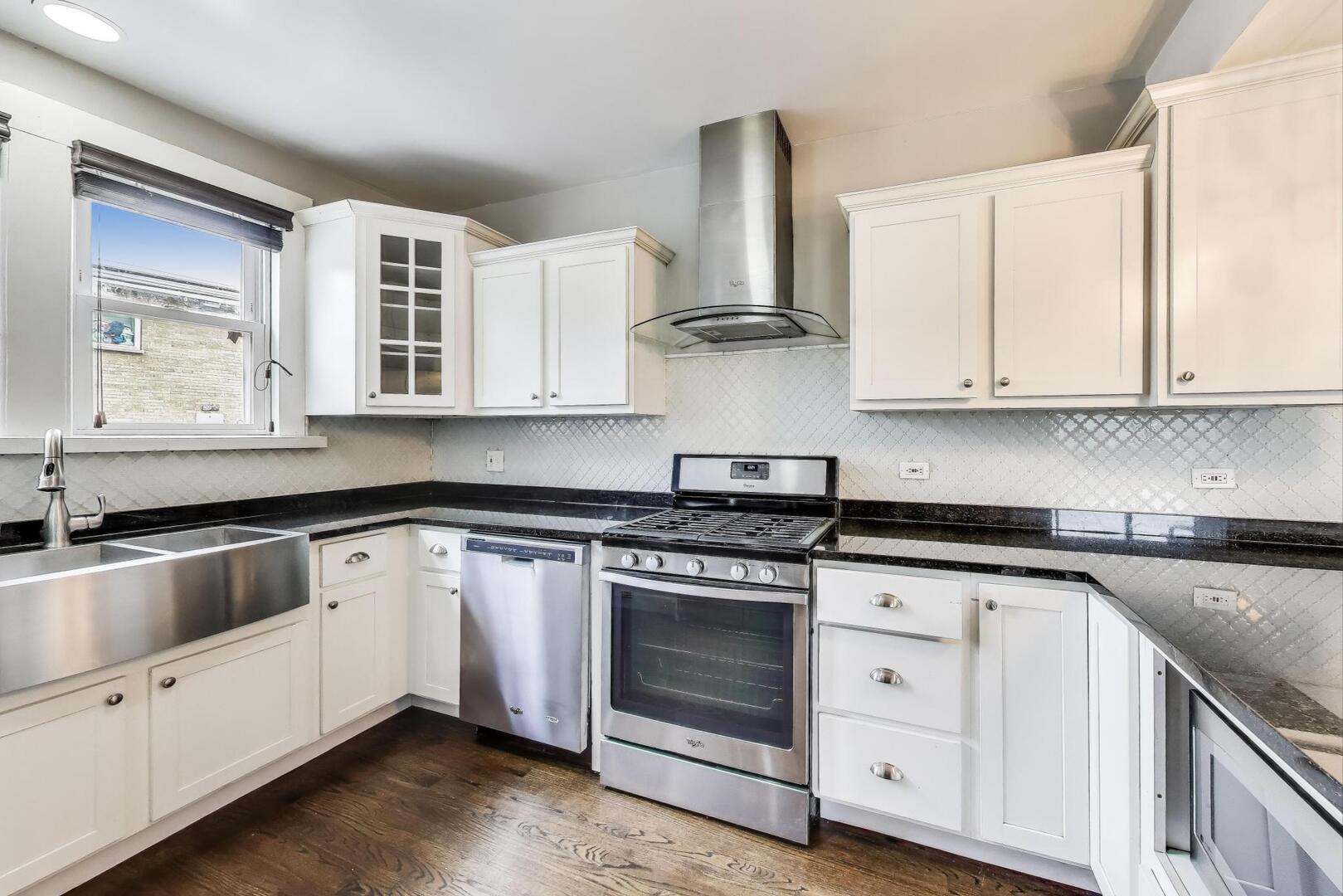 2212 Grove Avenue Berwyn, IL 60402 - Photo 5 of 32