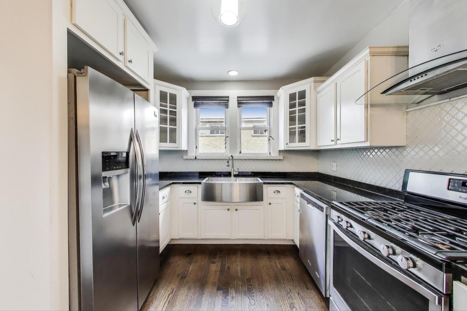 2212 Grove Avenue Berwyn, IL 60402 - Photo 6 of 32