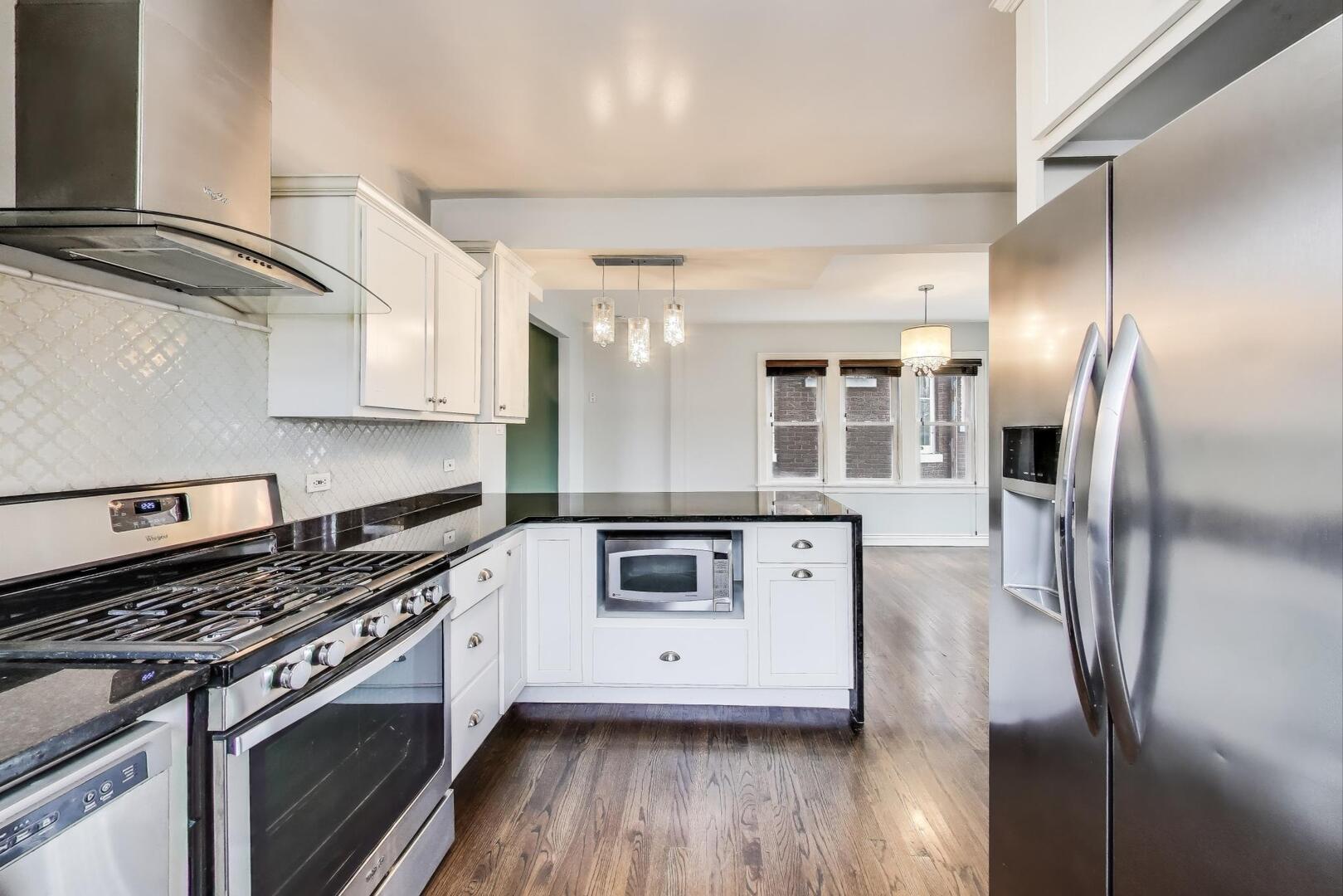 2212 Grove Avenue Berwyn, IL 60402 - Photo 7 of 32