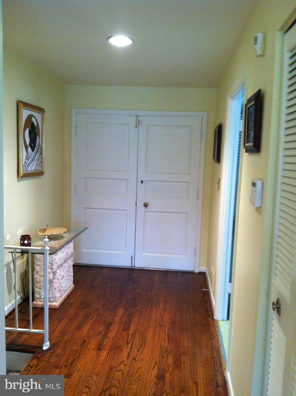 8230 Brattle Road Baltimore, MD 21208 - Photo 3 of 29 Foyer