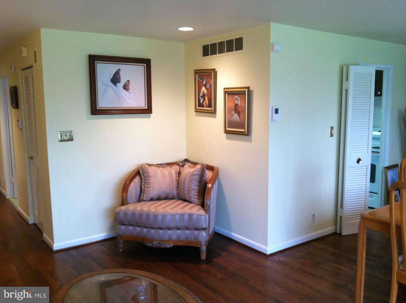 8230 Brattle Road Baltimore, MD 21208 - Photo 6 of 29 Living Room