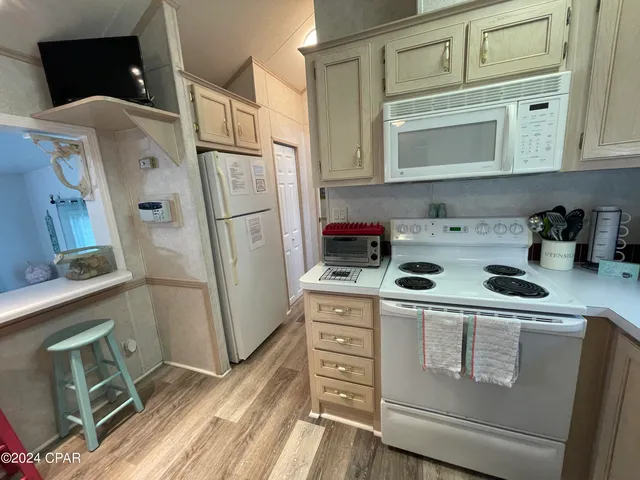 $1,600 | 1219 Thomas Drive, Unit 204, Panama City Beach, FL 32408