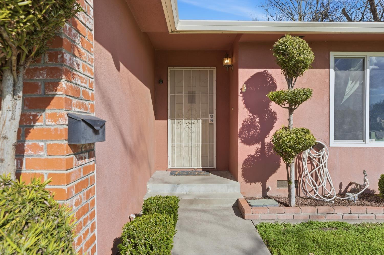 3432 Colonial Drive Modesto, CA 95350 - Photo 3 of 26