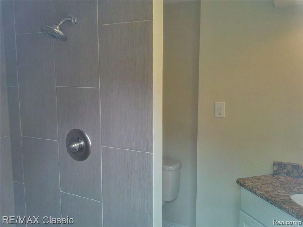 36124 Paddleford Road Farmington Hills, MI 48331 - Photo 15 of 22