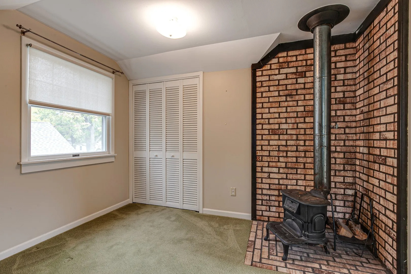 411 Foster Road Wauconda, IL 60084 - Photo 13 of 23 a view of livingroom with furniture and windows