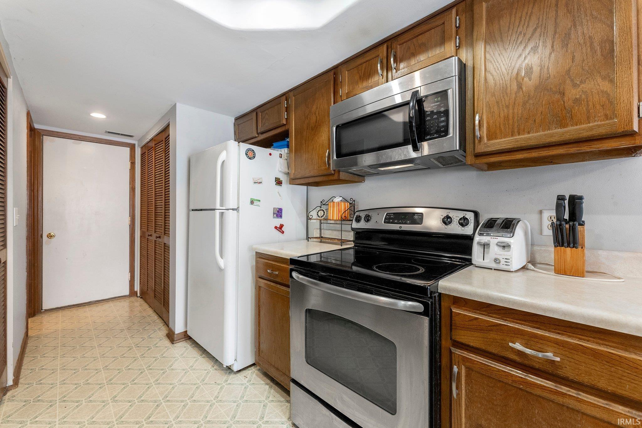 4940 Pinebrook Drive Fort Wayne, IN 46804 - Photo 13 of 26