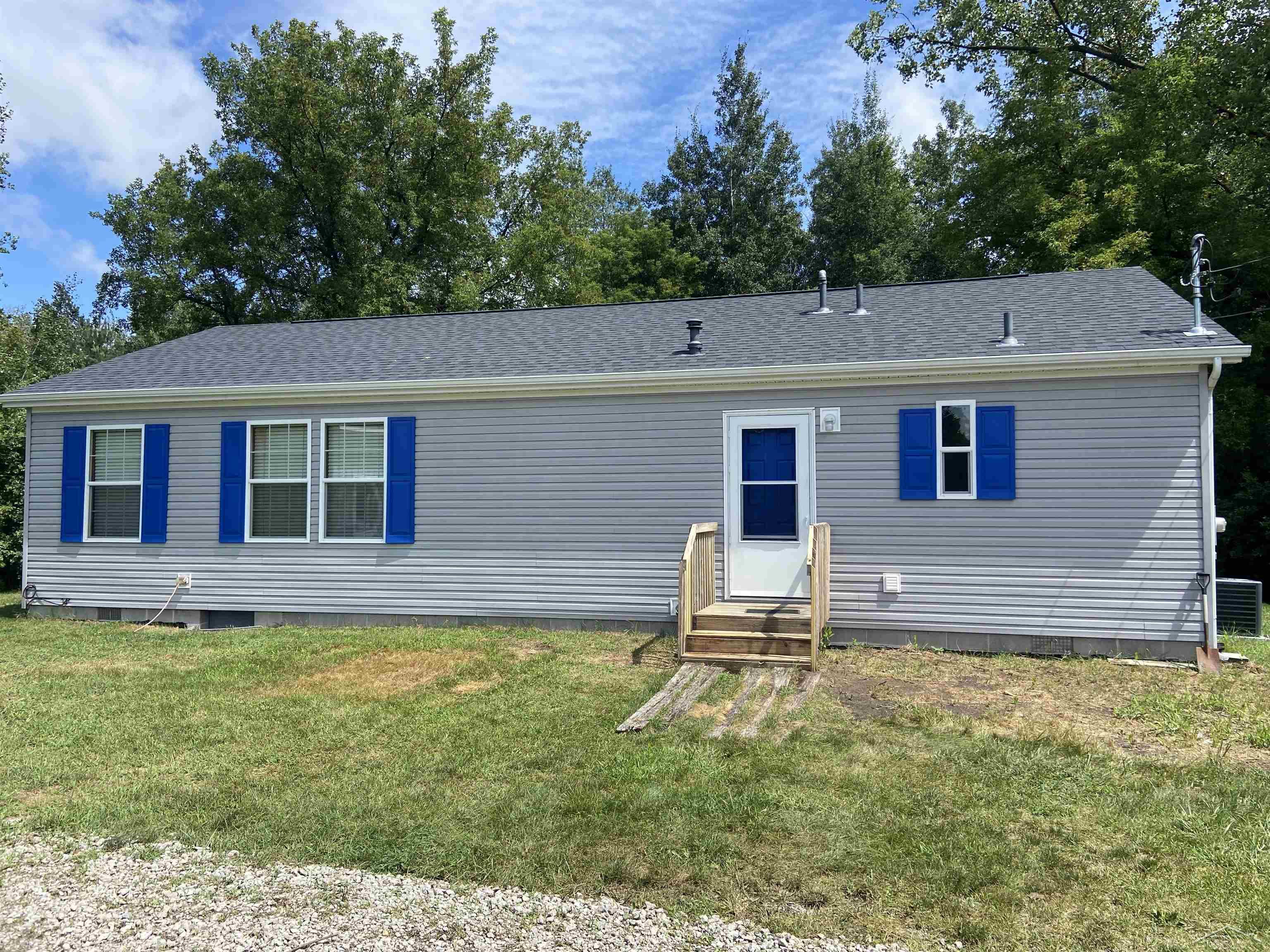 4714 North Sturgeon Road Midland, MI 48642 - Photo 2 of 13 50151137-b11c9052-0ec0-43e4-baba-b6b2aa1e818f.JPG
