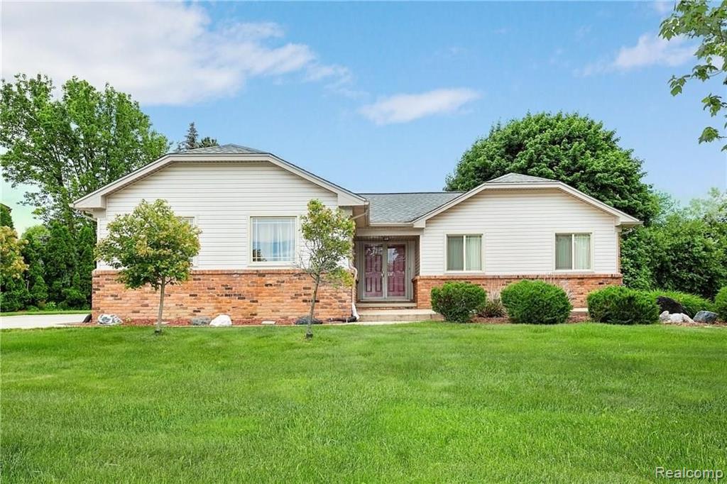 304 Coldiron Drive Rochester Hills, MI 48307 - Photo 1 of 31