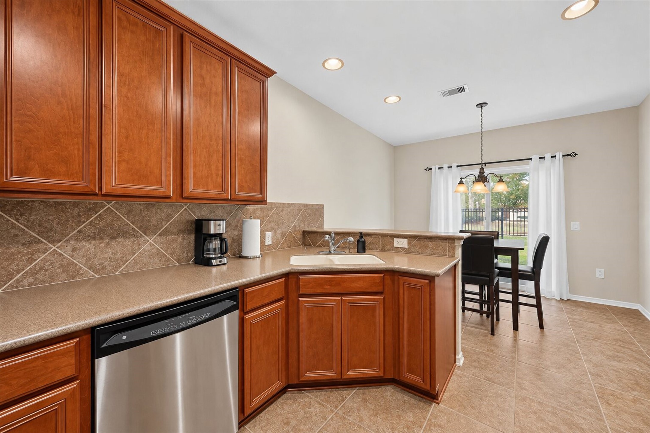 13600 Breton Ridge Street, Unit 17D Houston, TX 77070 - Photo 10 of 20 Gallery Image 10