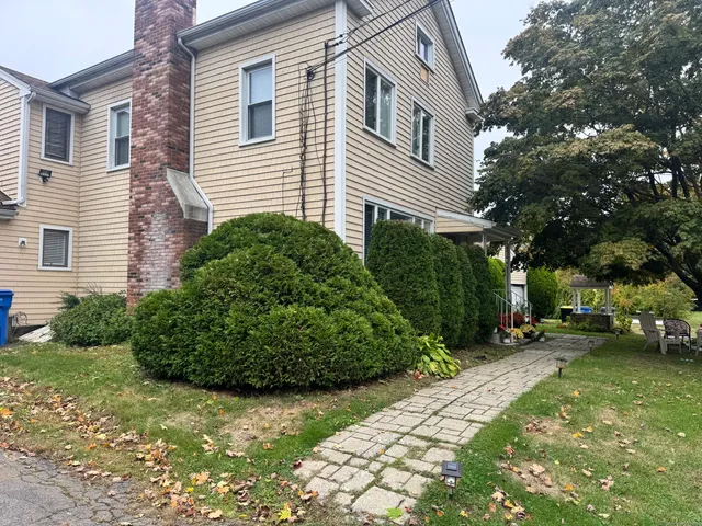 a view of a house with a yard