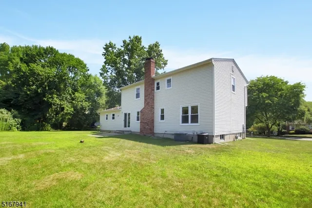 a view of a house with backyard and garden