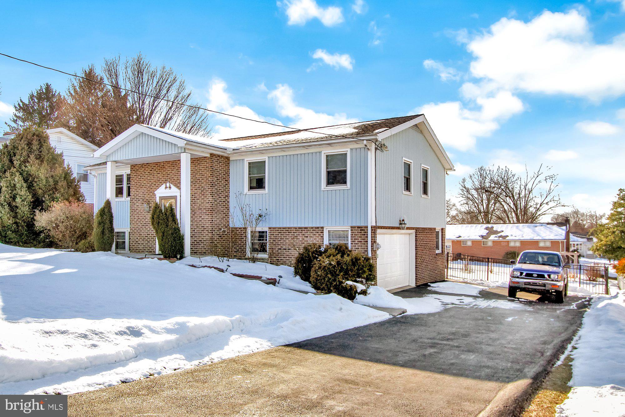 418 Pinehurst Road York, PA 17402 - Photo 2 of 25 Gallery Image 2
