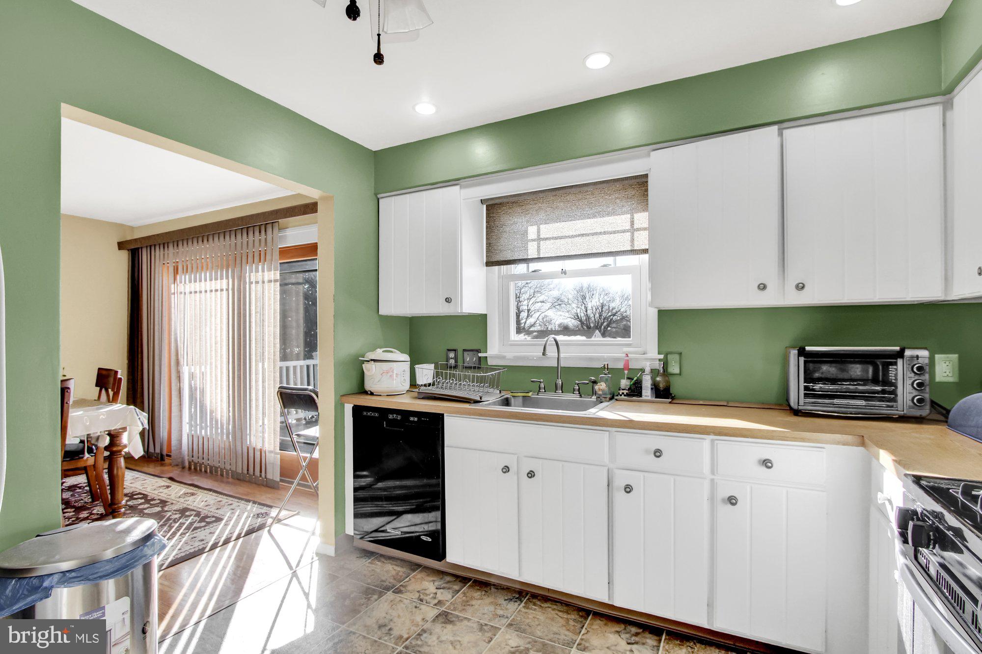 418 Pinehurst Road York, PA 17402 - Photo 11 of 25 Gallery Image 11
