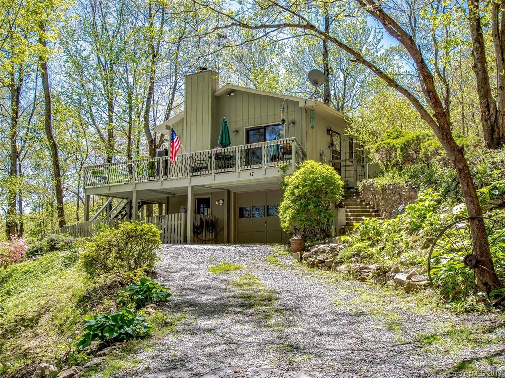 17 Finlay Ridge Road Hendersonville, NC 28739 - Photo 2 of 32 a front view of a house with garden