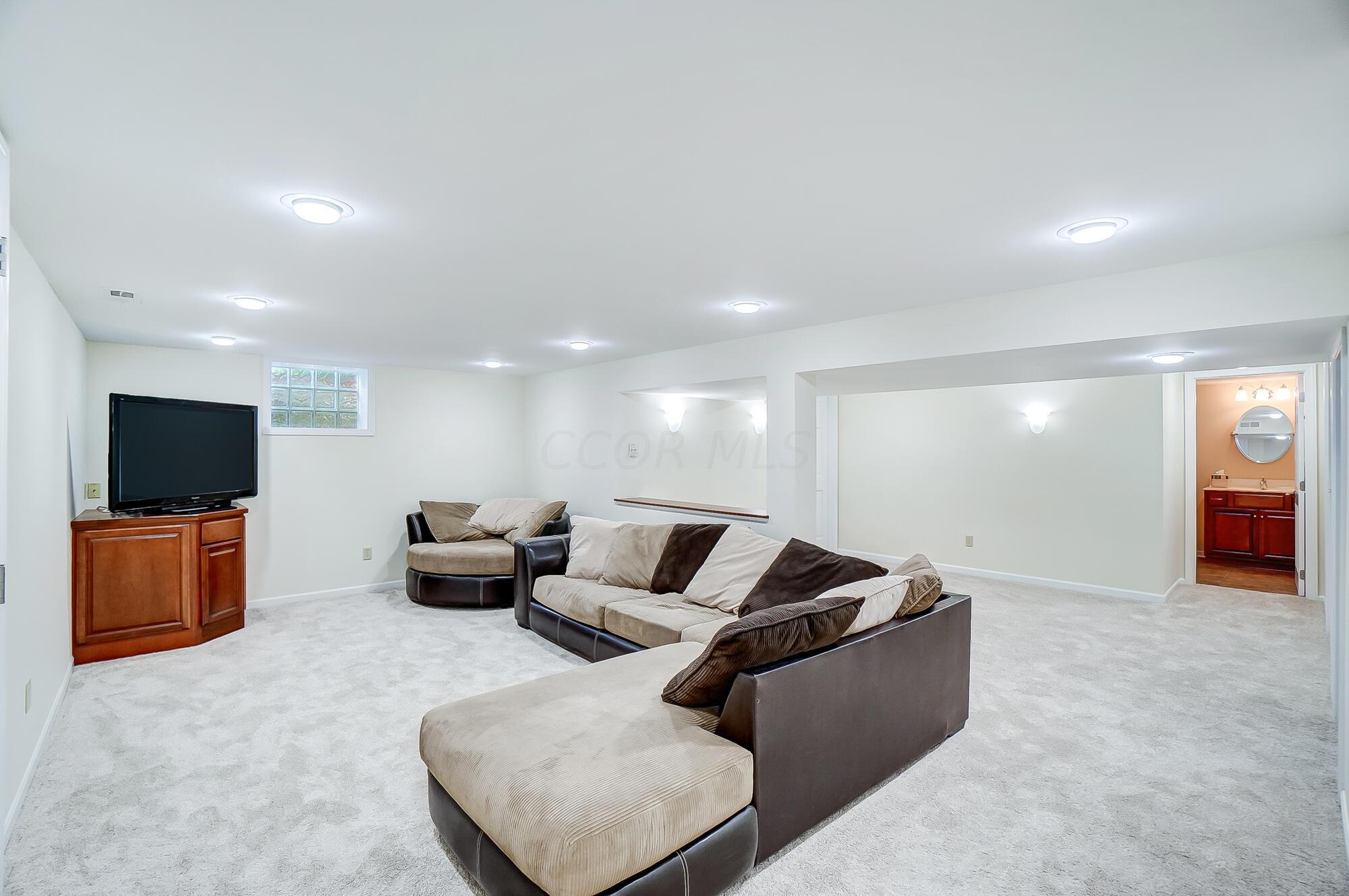 4220 Mountview Road Columbus, OH 43220 - Photo 43 of 66 049