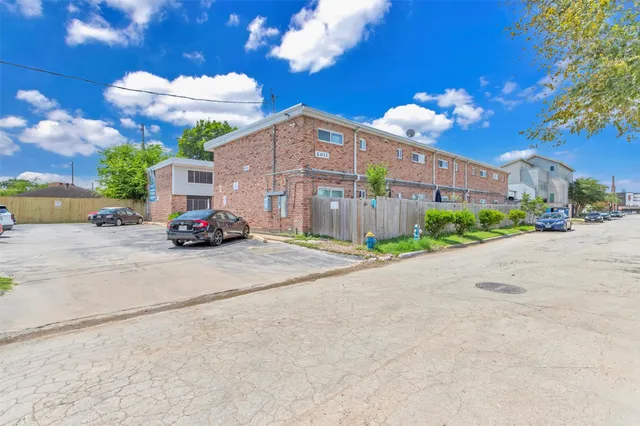 $999 | 2011 Marshall Street, Unit 2, Houston, TX 77098