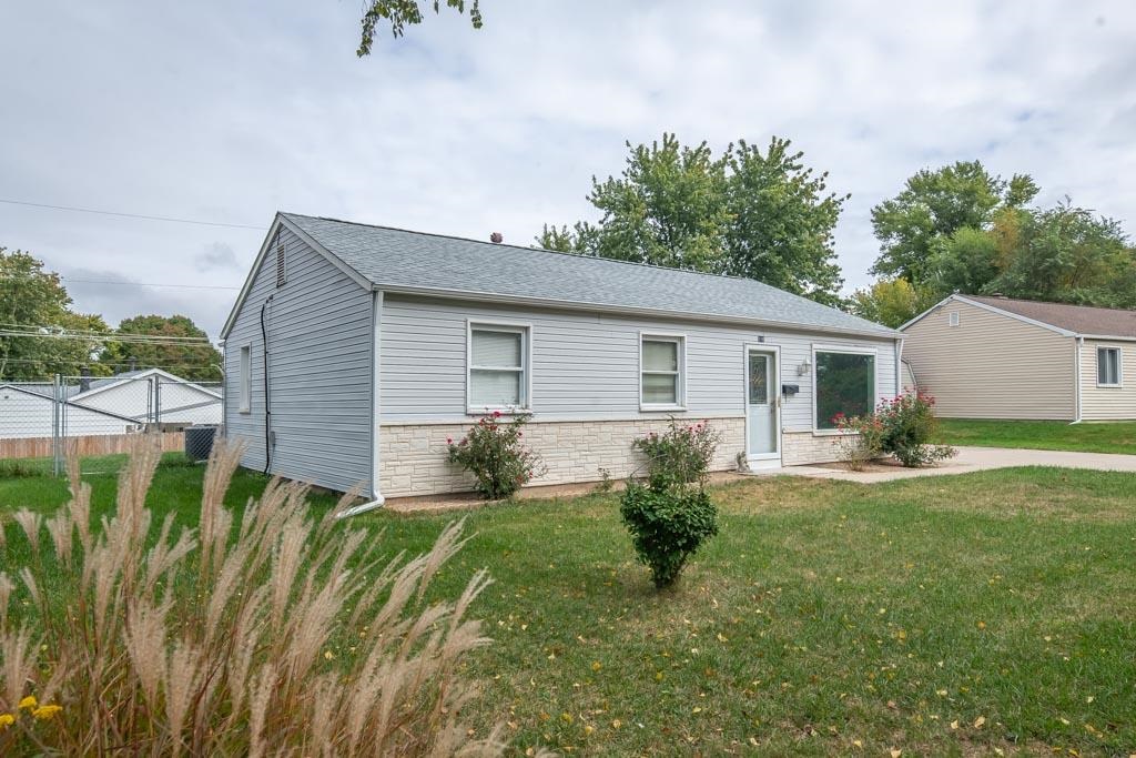 111 Calumet Road Marquette Heights, IL 61554 - Photo 3 of 20 Gallery Image 3