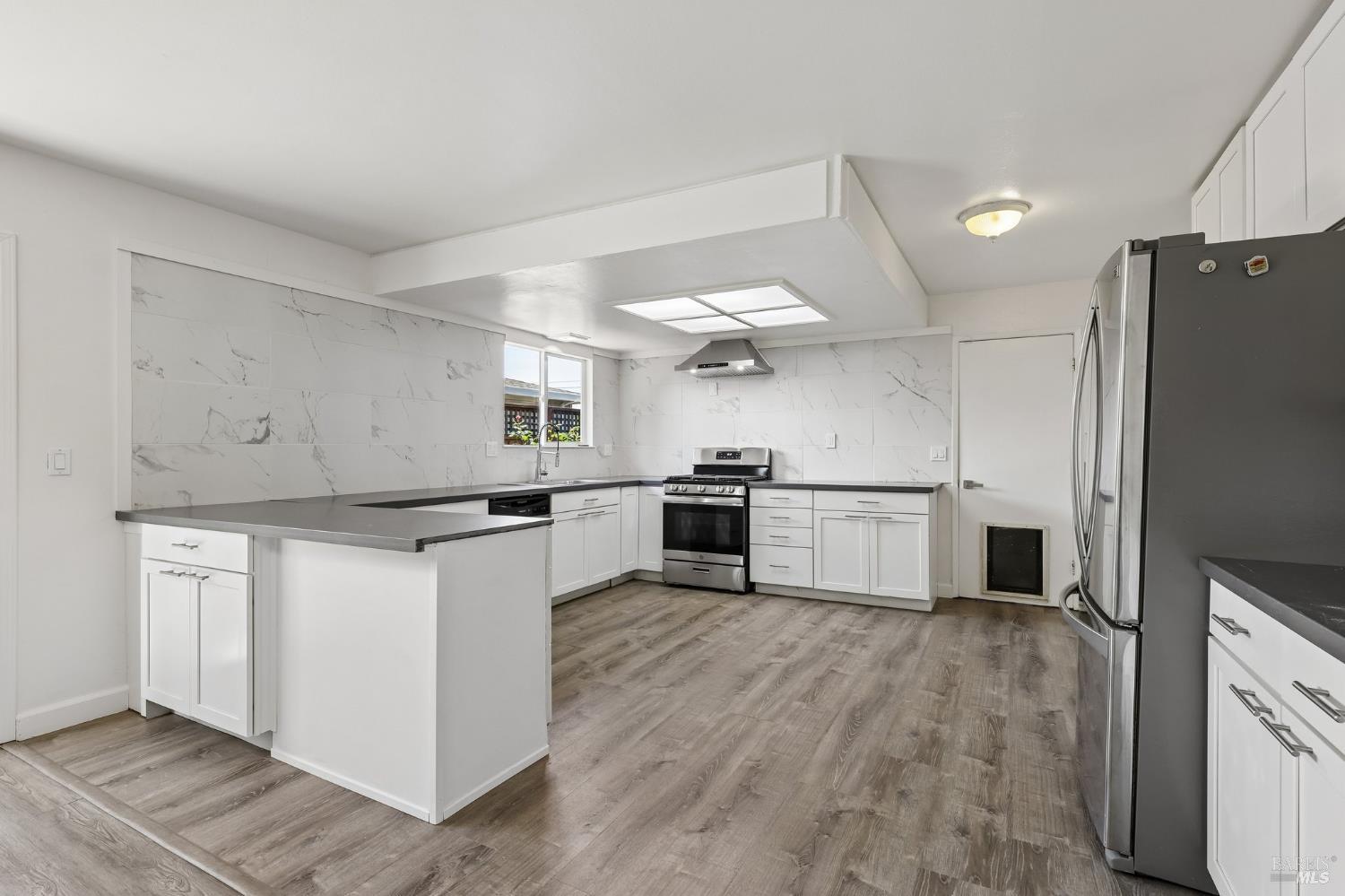 1662 Center Road Novato, CA 94947 - Photo 8 of 32