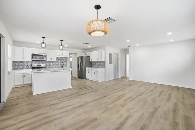 $3,000 | 328 Southwest 11th Avenue, Delray Beach, FL 33444