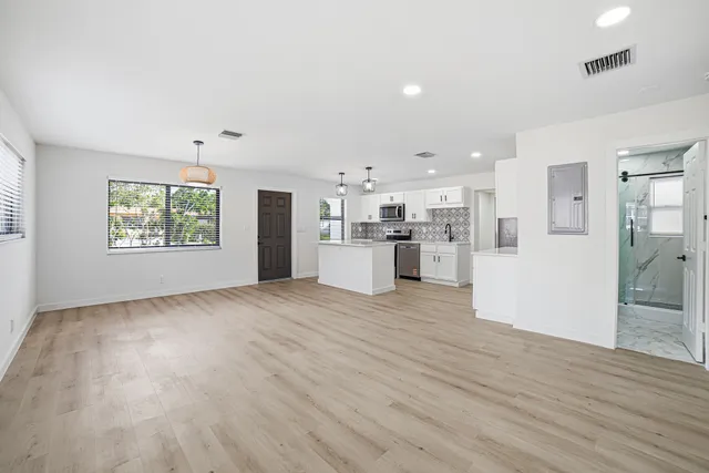 $3,000 | 328 Southwest 11th Avenue, Delray Beach, FL 33444