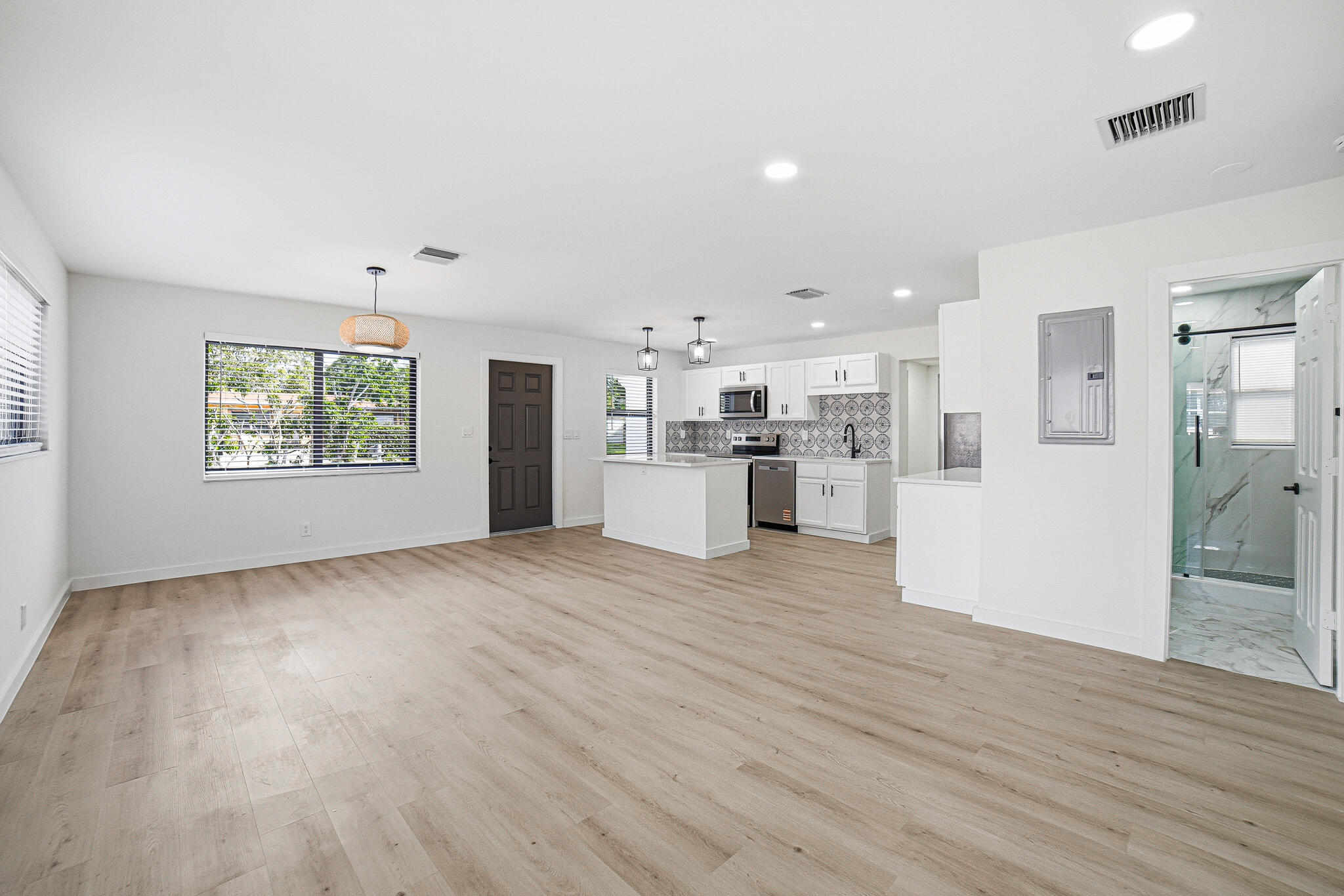 328 Southwest 11th Avenue Delray Beach, FL 33444 - Photo 2 of 25 Livingroom