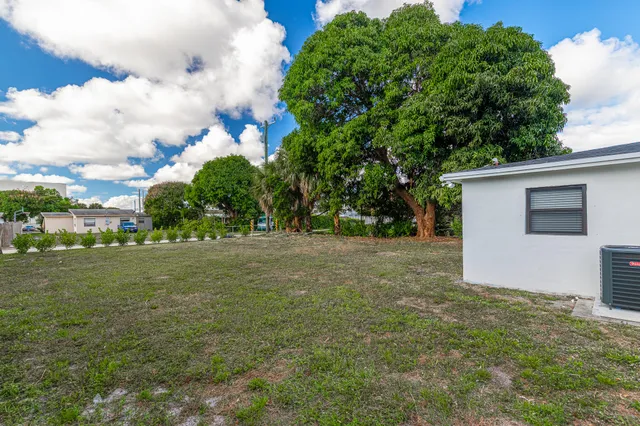 $3,000 | 328 Southwest 11th Avenue, Delray Beach, FL 33444