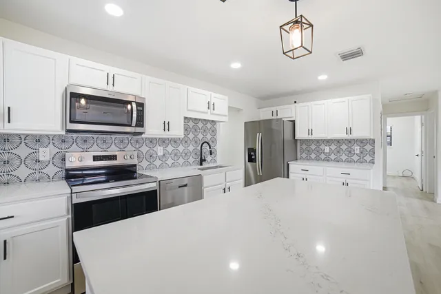 $3,000 | 328 Southwest 11th Avenue, Delray Beach, FL 33444