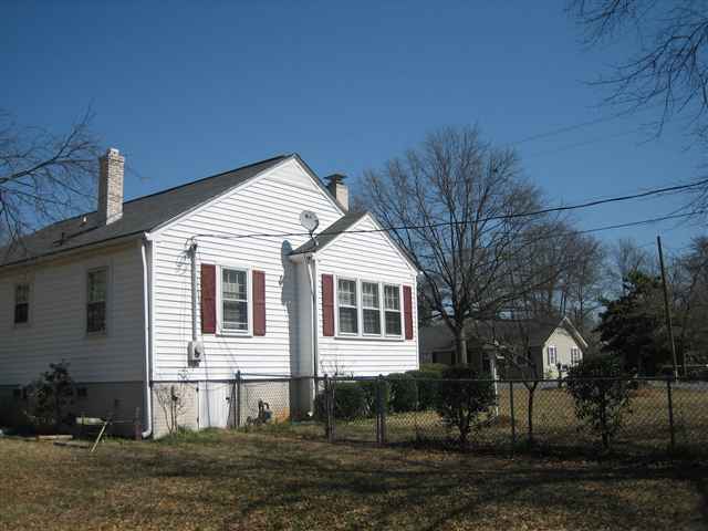 722 South Line Street Greer, SC 29651 - Photo 10 of 25 Gallery Image 10