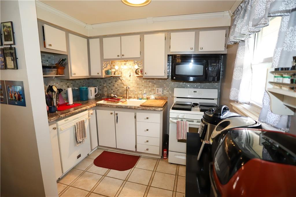 517 Burtner Road Natrona Heights, PA 15065 - Photo 7 of 16 Gallery Image 7