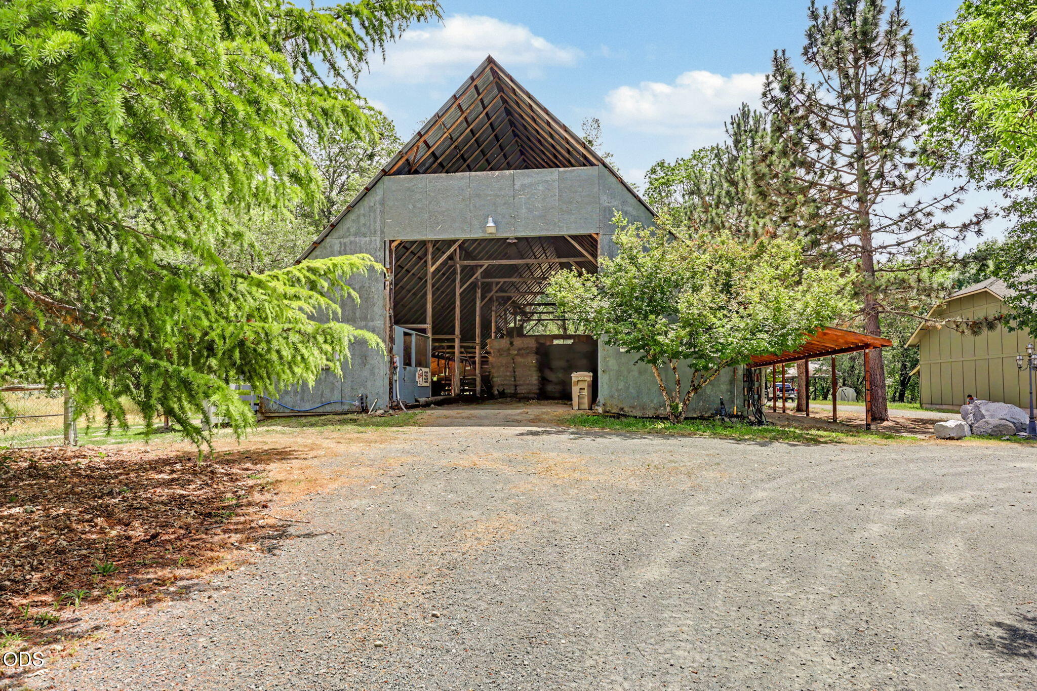 7833 Lower River Road Grants Pass, OR 97526 - Photo 4 of 122