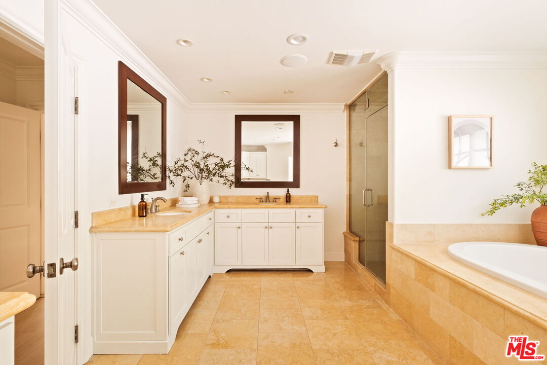 1132 Chantilly Road Los Angeles, CA 90077 - Photo 11 of 22 Gallery Image 11