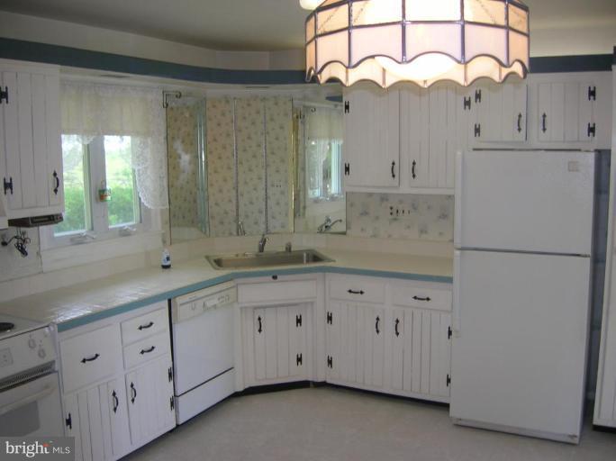 2908 Gracefield Road Silver Spring, MD 20904 - Photo 8 of 26 Kitchen