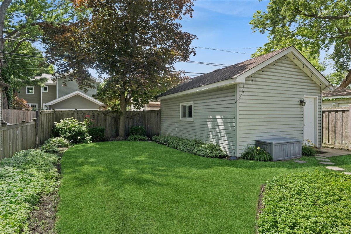 2422 Ridgeway Avenue Evanston, IL 60201 - Photo 22 of 26