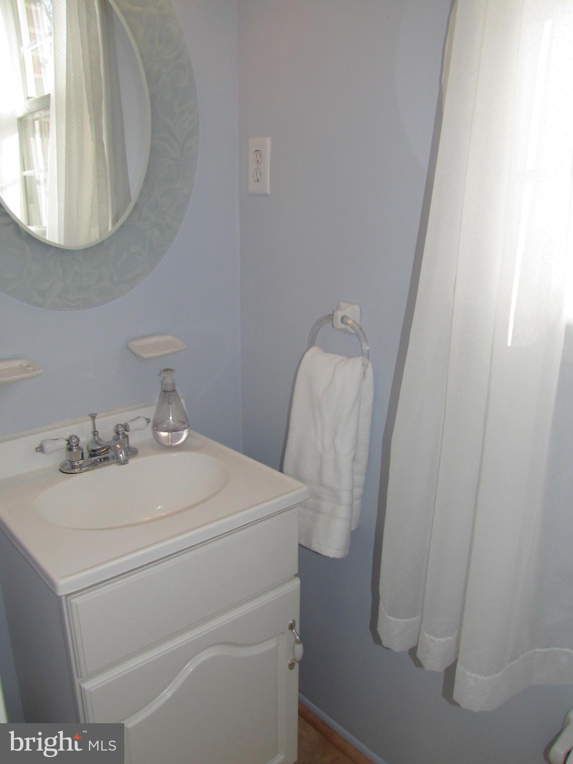 1029 Breezewick Road Towson, MD 21286 - Photo 8 of 24 Bath